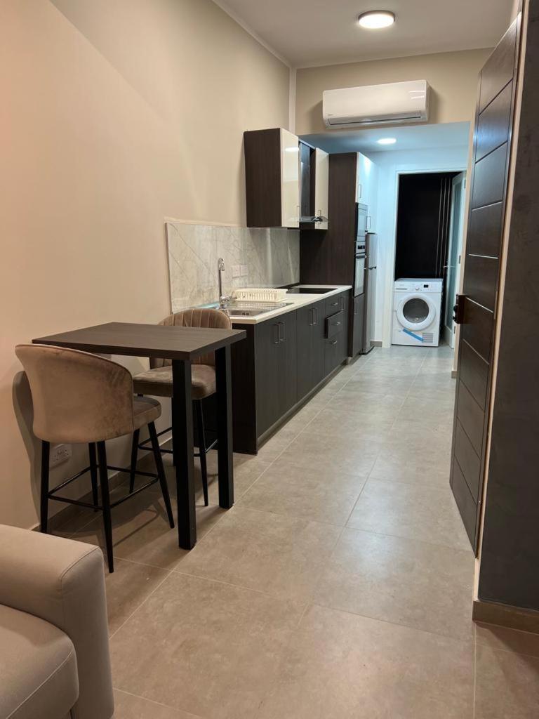 Stresa Court Apartments Saint Julian's Екстериор снимка